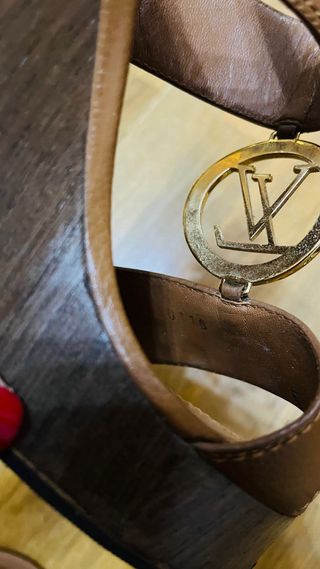 Sandalias Louis Vuitton Marrones y Doradas