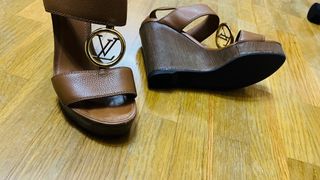 Sandalias Louis Vuitton Marrones y Doradas