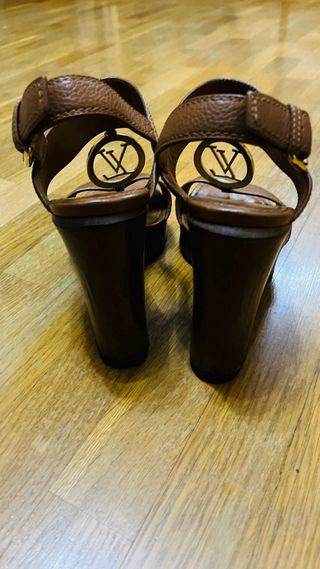 Sandalias Louis Vuitton Marrones y Doradas