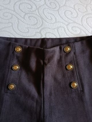 Pantalón ante marrón botones dorados