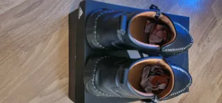 Botines negros con cremallera