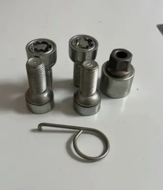 Se vende tornillos antirrobo VW GOLF MK7 AUDI SEAT