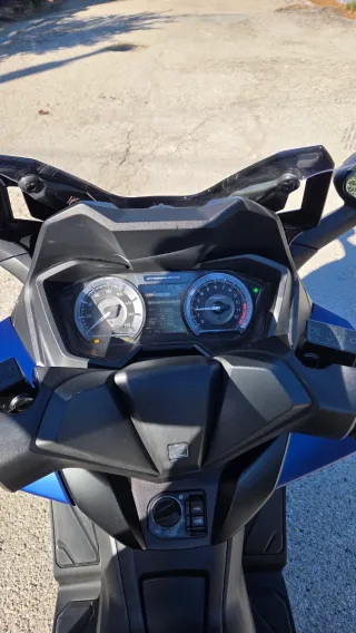 Moto Honda Forza 2025 azul