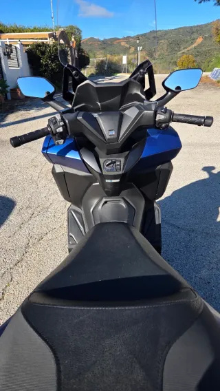 Moto Honda Forza 2025 azul