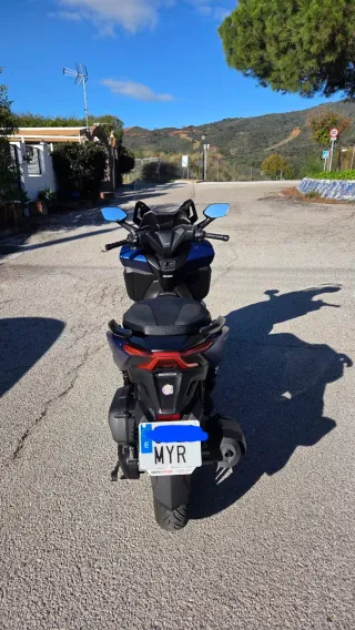 Moto Honda Forza 2025 azul