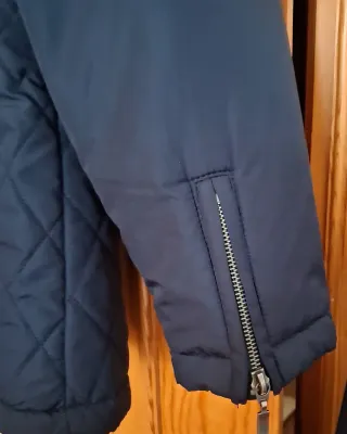 Chaqueta azul acolchada