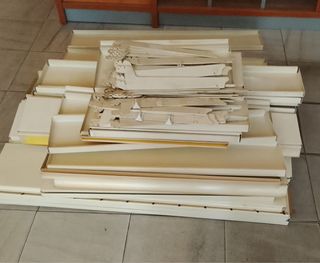 Estanterías metálicas lacadas en blanco