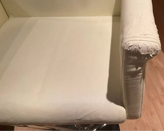 Banqueta de cuero blanco con base metálica