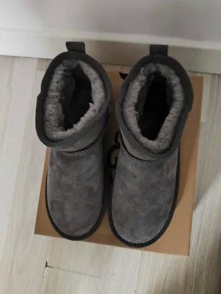 Botas UGG grises