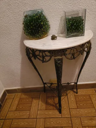 Mesita Mármol y Metal Dorada