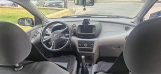 Nissan Almera tino 2005