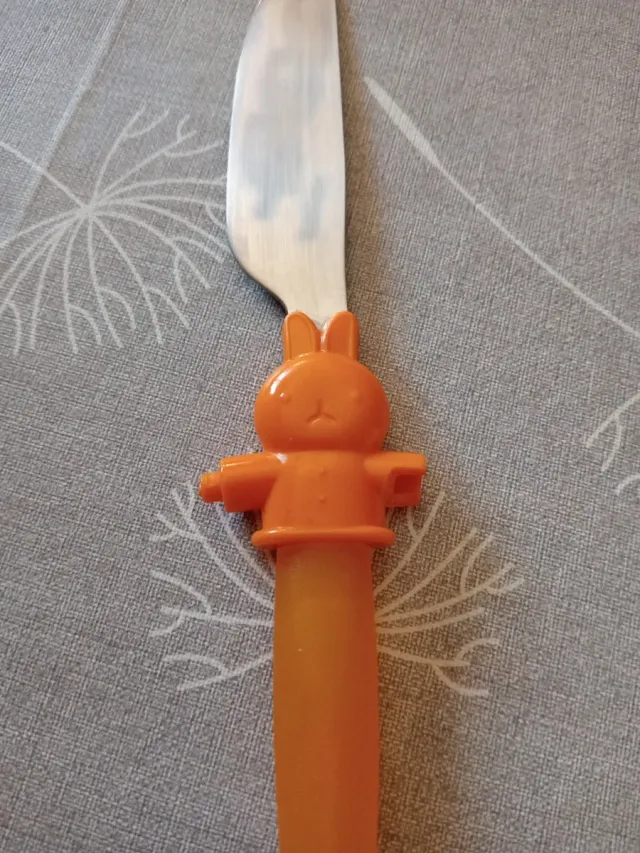 Set di posate per bambini con figure di coniglio