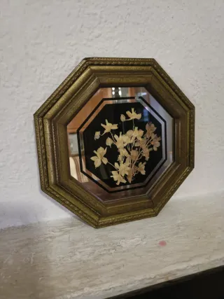 Espejo Octogonal Dorado con Flores Secas