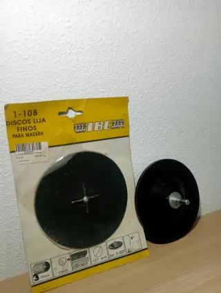 Soporte y discos de lija para madera