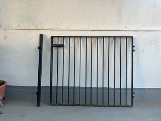 Puerta de hierro forjado