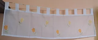 2 tende con tulipani ricamati