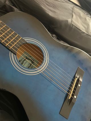 Guitarra cadete azul oscuro con funda