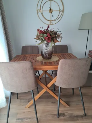 Juego de 4 sillas de comedor marrones