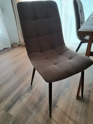 Juego de 4 sillas de comedor marrones