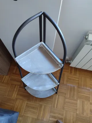 Estantería esquinera