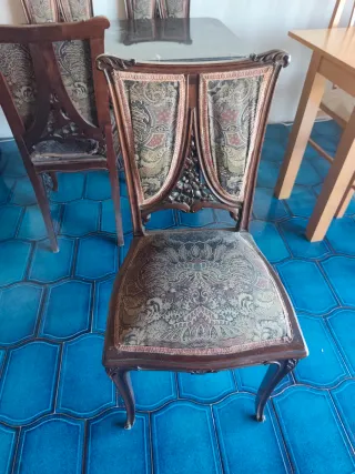 Mesa y 4 Sillas Estilo Clásico hierro y mármol