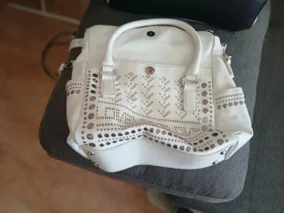 Bolso Desigual blanco y plateado