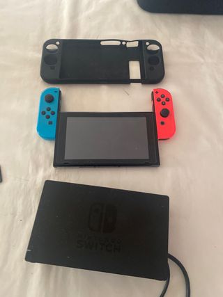 Nintendo Switch Azul y Rojo con funda i cargador