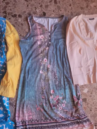 4 prendas: vestido, camisón, falda y chaqueta