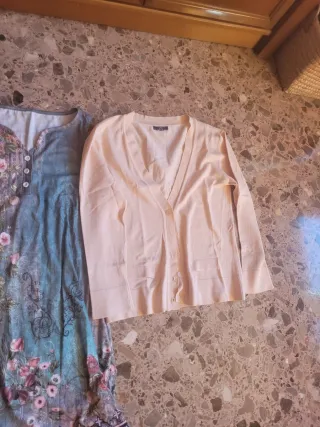 4 prendas: vestido, camisón, falda y chaqueta