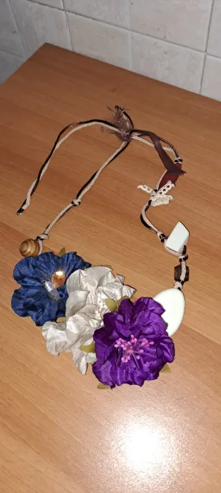 Collana con fiori