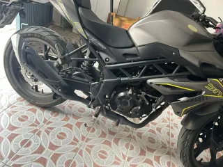Moto Benelli BN 125 cc, 2023, 6000km como nueva