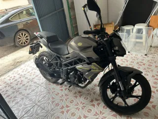 Moto Benelli BN 125 cc, 2023, 6000km como nueva