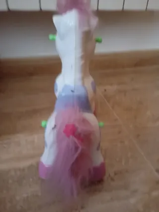 Caballo de juguete para muñecos