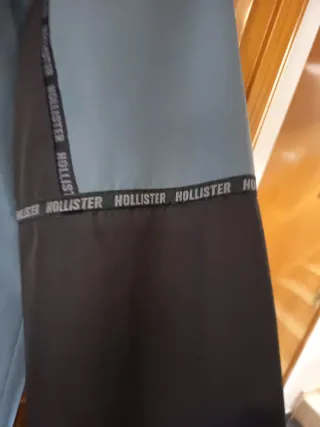 Parka impermeable Hollister gris y negra