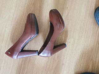 Zapatos de tacón Xti marrones dos pares