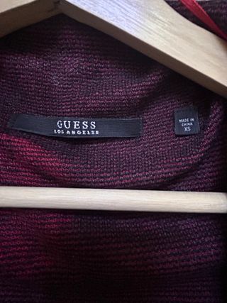 Chaqueta Guess Negra y Roja