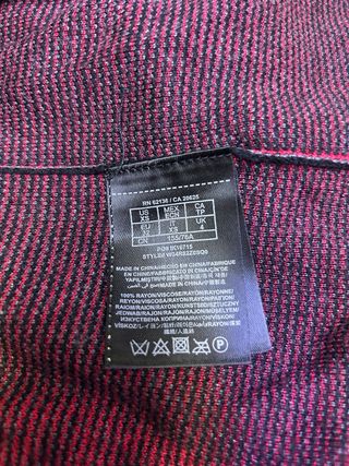 Chaqueta Guess Negra y Roja