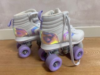 Patines de 4 ruedas blancos y morados