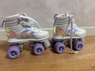 Patines de 4 ruedas blancos y morados