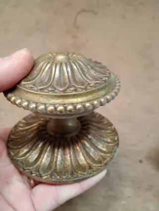 Pomo antiguo bronce floral Plato de 9 cm