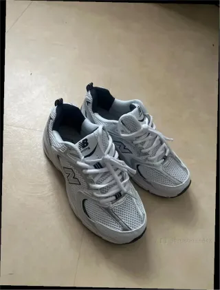 New Balance 530 Plata y Blanco