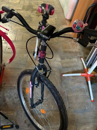 Bicicleta niña negra y rosa