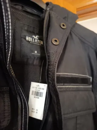 Parka de algodón negra con forro transpirable.