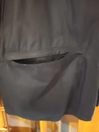 Parka de algodón negra con forro transpirable.