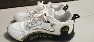 Zapatillas Deportivas Blancas y Doradas