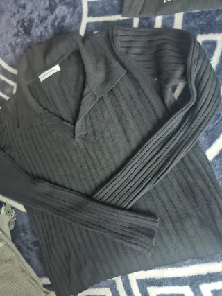 Jersey negro cuello polo canalé