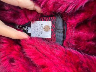 Pelliccia Bershka rosa e rossa