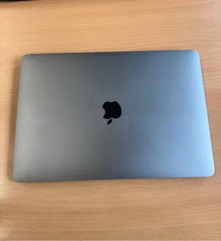 MacBook Air M1 2020 Plata + Cargador + Funda