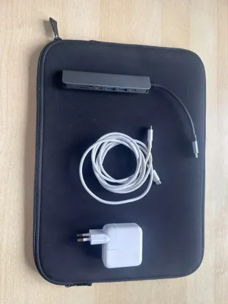 MacBook Air M1 2020 Plata + Cargador + Funda