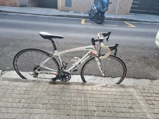 Bicicleta BH da corsa bianca